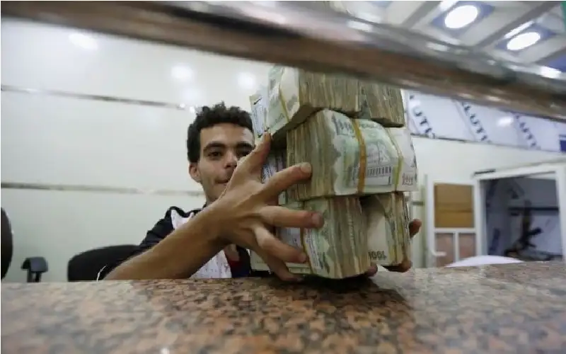 أزمة شح السيولة النقدية في مناطق