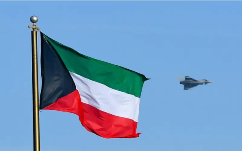 الكويت تعلن إعادة فتح مجالها الجوي