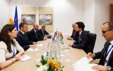 strongولي العهدstrong يلتقي الرئيس الفرنسي في