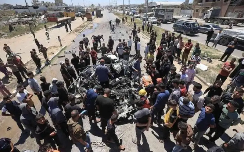 صحيفة نيسان ـ استشهاد ضابطي شرطة فلسطينيين بغارة إسرائيلية