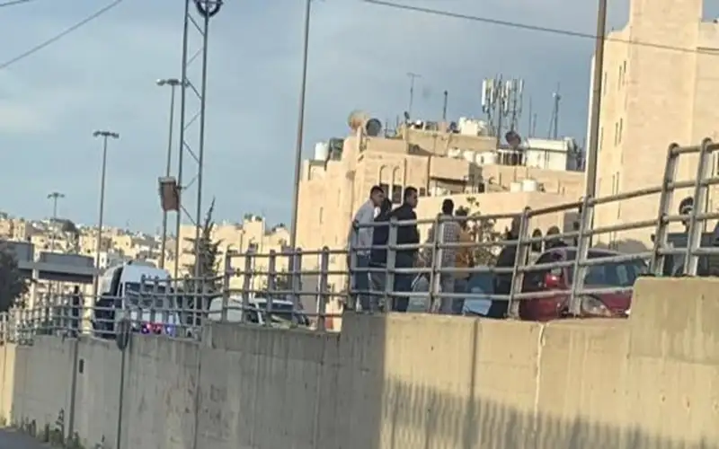 الأمن: التعامل مع حقيبة في شارع