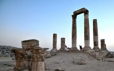 عناتا: الاحتلال يعتقل شابين ويطلق النار