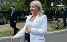 شقراء ترامب تغstrongادرstrong منصبها كمتحدثة باسم