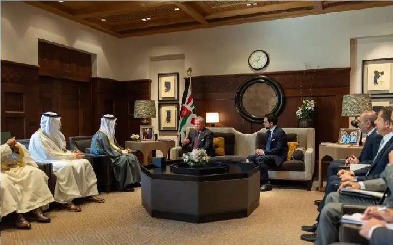 الملك يؤكد ضرورة أن يضمن أي