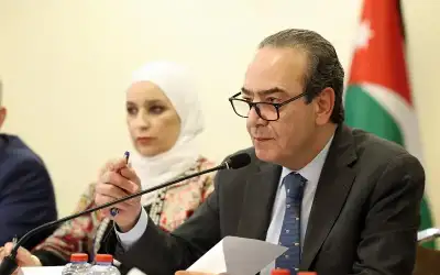 المعلمين تلوح بالاضراب عن العمل في