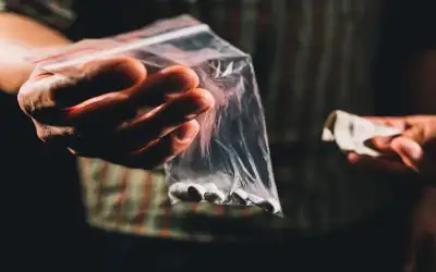 النفط يقفز بأكثر من 2% مع