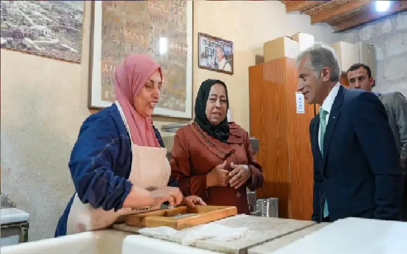 صحيفة نيسان ـ رئيس الوزراء يتفقد عددا من المواقع