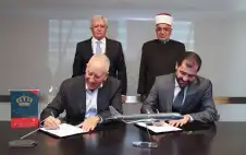 وstrongزيstrongرا النقل والاوقاف يرعيان توقيع اتفاقية