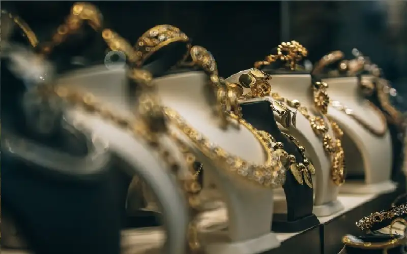 صحيفة نيسان ـ 93.20 دينارا سعر غرام الذهب محليا