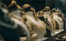 93.20 دينارا سعر غرام الذهب محليا