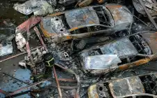 استشهاد 11 strongلبstrongنانيا وإصابة آخرين بغارات