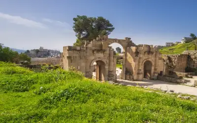 استئناف الحركة في مضيق هرمز بعد