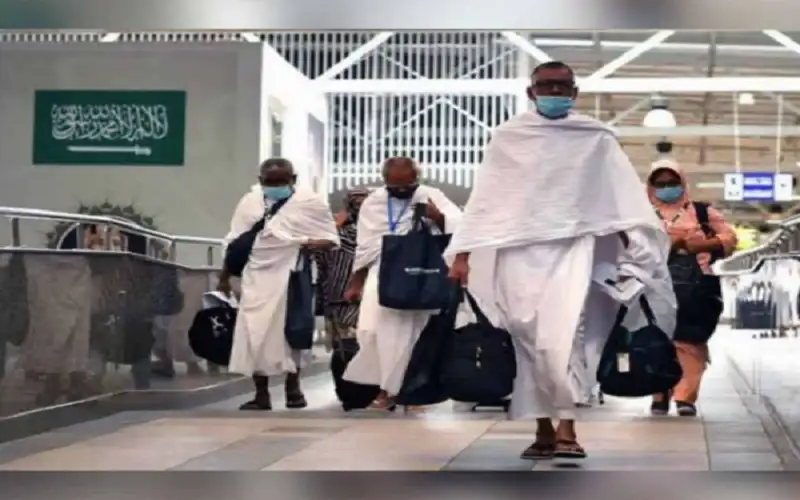 السعودية: تأشيرات الزيارة بجميع أنواعها لا