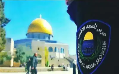 ويحد لبنان من الشمال والجنوب والشرق