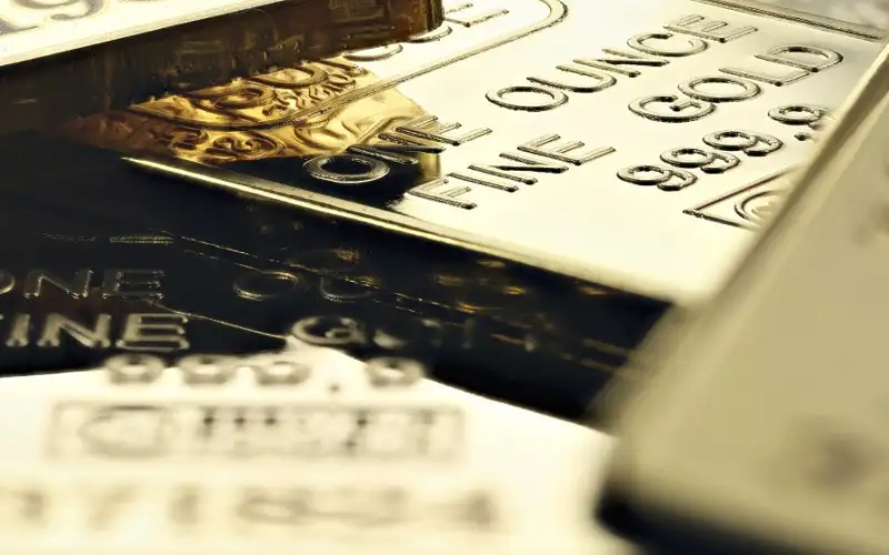 الذهب يتحول للارتفاع مع تراجع أسعار