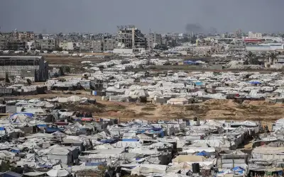 الملك يهنئ الشيخ تميم