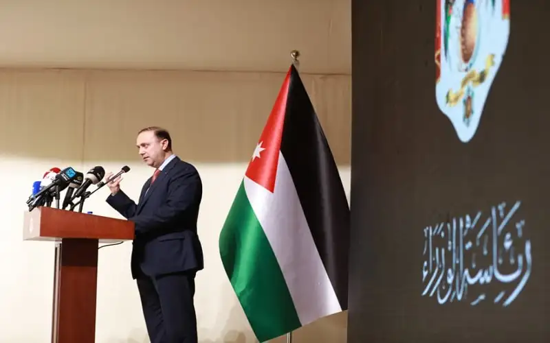 المومني: الحكومة ستنسب بدورة نيابية استثنائية