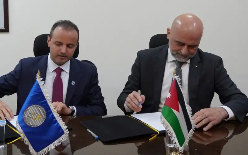 الكهرباء الوطنية تستأجر باخرة تغييز عائمة
