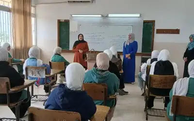 جلسة توعوية في شباب وشابات الوسطية