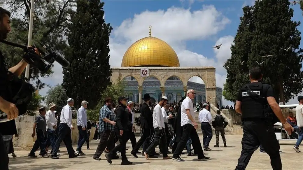 مستوطنون بقيادة المتطرف غليك يقتحمون المسجد