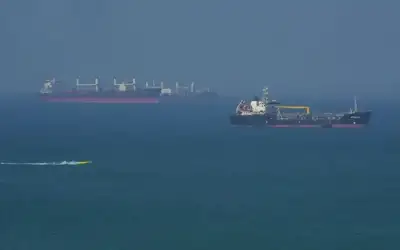 أمير الكويت يعلق جلسات مجلس الأمة