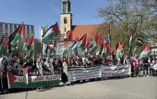 آلاف المتظاهرين في برلين يطاstrongلبstrongون بوقف