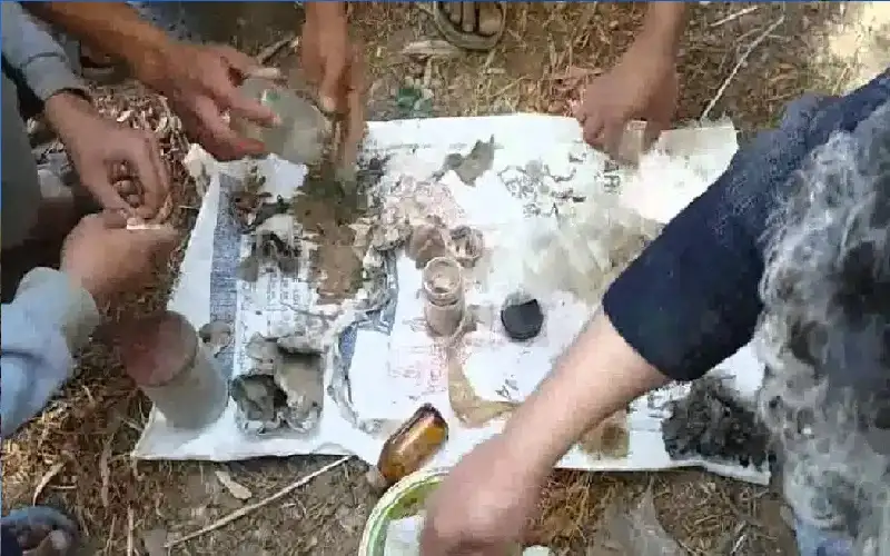صحيفة نيسان ـ داخل القبر.. محاولة وضع “حجاب” بفم