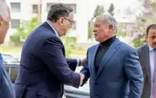الملك يزور منزل رئيس الوزراء الراحل