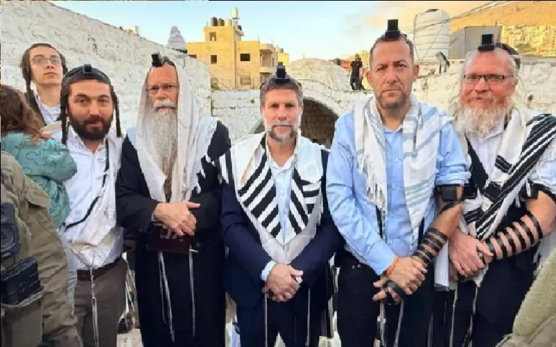 صحيفة نيسان ـ آلاف المستوطنين يقتحمون مقام يوسف بنابلس