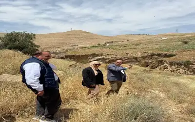 وفاة طفلة وإصابة اثنين آخرين اثر
