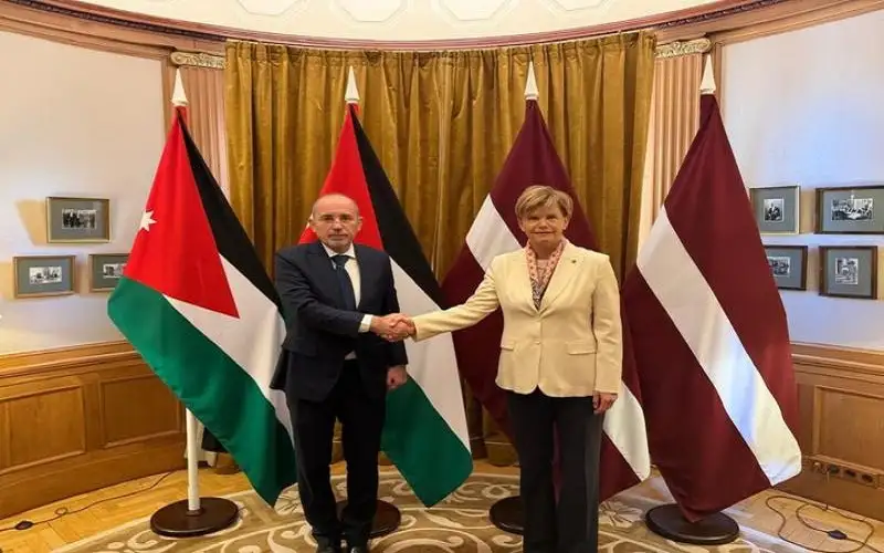 الأردن ولاتفيا يبحثان العلاقات الثنائية وسبل