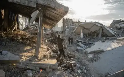 بطولة ألمانيا: الحارس المخضرم نوير يمدد