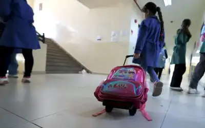 ما الذي أبكى الملك في قصر