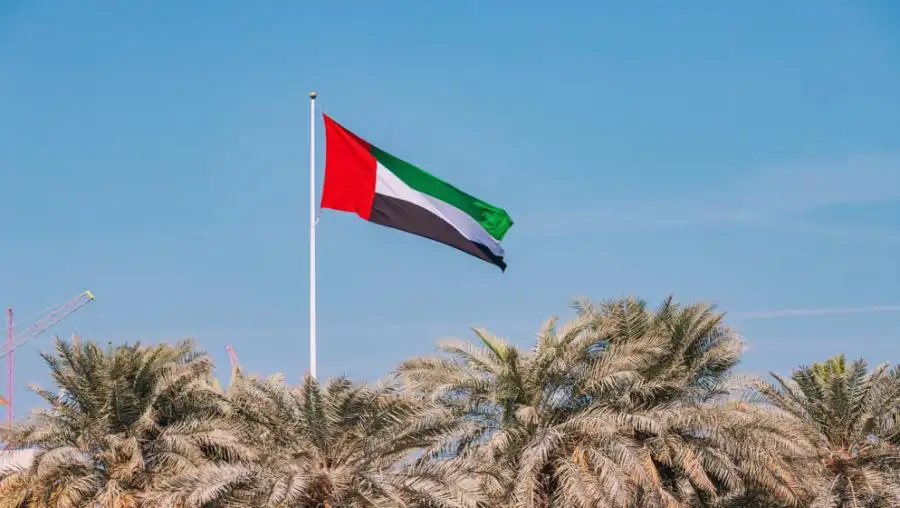 الإمارات تتعامل مع 3 مسيرات