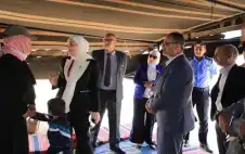 وstrongزيstrongرة التنمية توجه بمساعدات عاجلة لأسر