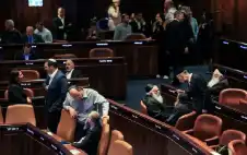صحيفة نيسان ـ الكنيست يصوت على مشروع لحل نفسه