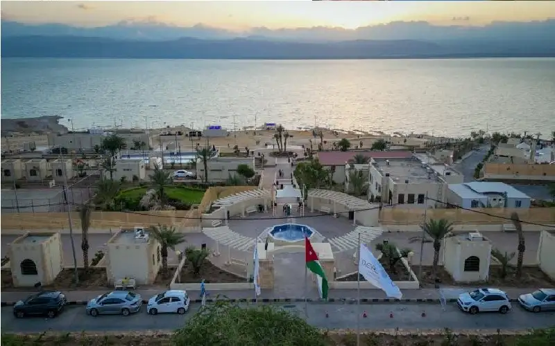 حسان يفتتح شاطئ البحر الميت السياحي