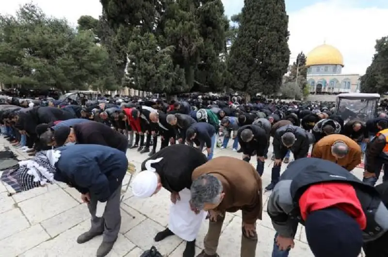 140 ألفا يؤدون صلاة عيد الأضحى