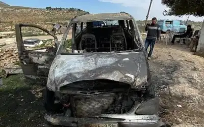 مستوطنون يحرقون مركبة وجزء من منزل
