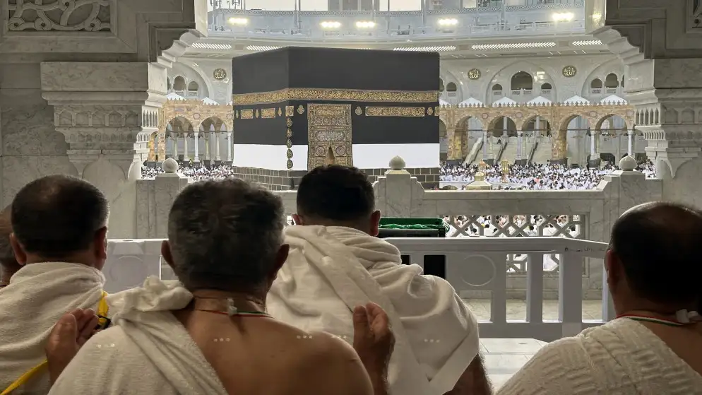 حجاج بيت الله الحرام يواصلون رمي