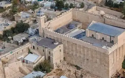 صحيفة نيسان ـ الاحتلال يغلق الحرم الإبراهيمي الشريف في