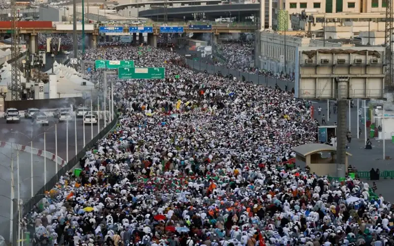 بدء مغادرة آلاف الحجاج مكة المكرمة