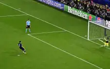باريس سان جيstrongرمstrongان يتوج بلقب دوري