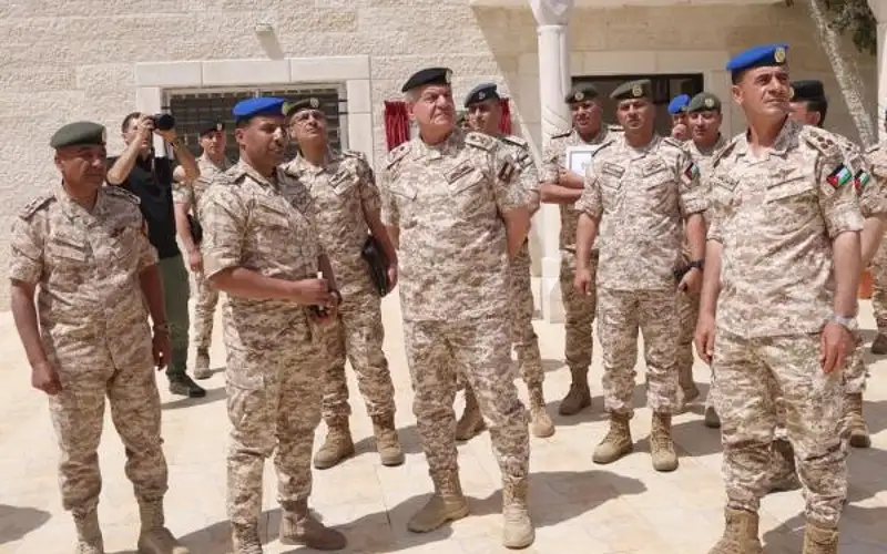 الحنيطي يستمع لإيجاز في المنطقة الشمالية