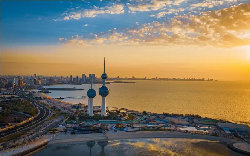 الكويت: إصابات وأضرار بمطار الكويت بعد