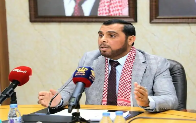 المشاقبة: مسؤولون يحفرون آبارا مخالفة فما