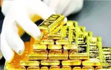 الذهب ينخفض ويتجه لتكبد خسارة أسبوstrongعيstrongة