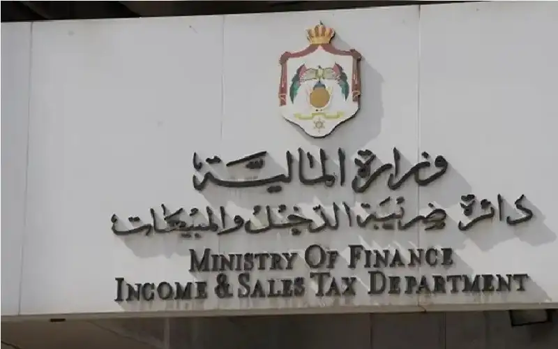 الزرقاء: تطوير الخدمات الضريبية إلكترونيا لتعزيز