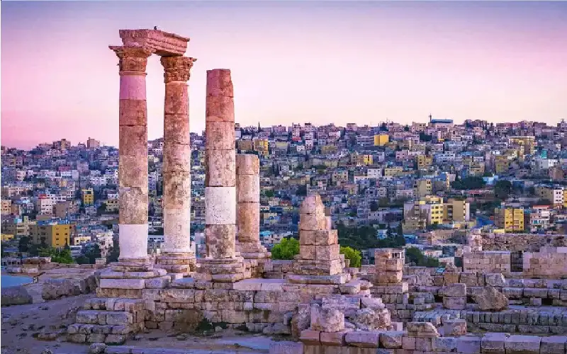 بريطانيا تؤكد لمواطنيها سلامة السفر للأردن