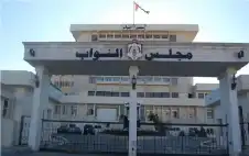 موظف بمكتب رئيس النواب يفتعل خناقة
